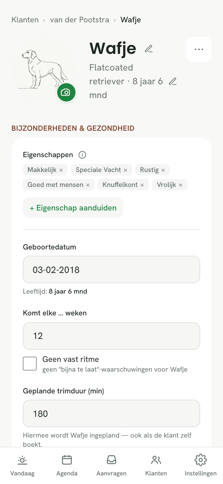 Een hondendossier in papertail met eigenschappen, trimritme en trimduur